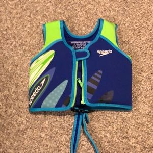 Swimming aid vest